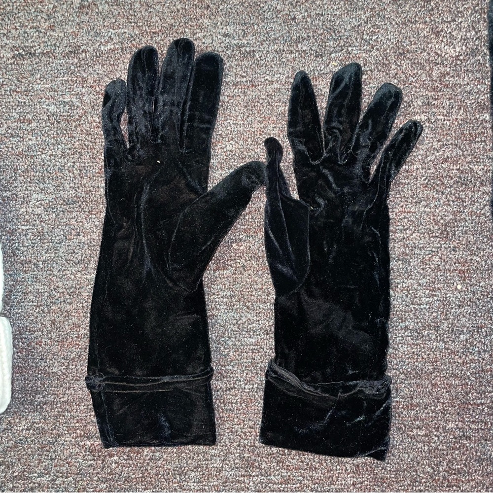 Women’s Winter Accessories Bundle - image 4